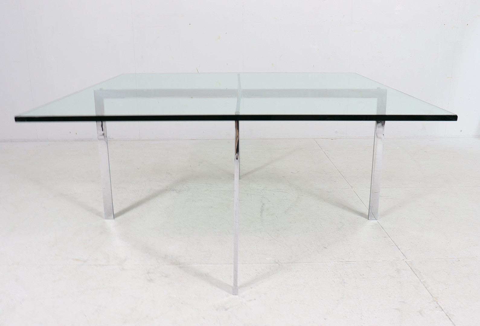 Barcelona Couchtisch/Coffee Table von Ludwig Mies van der Rohe für Knoll International, 1990er Jahre.