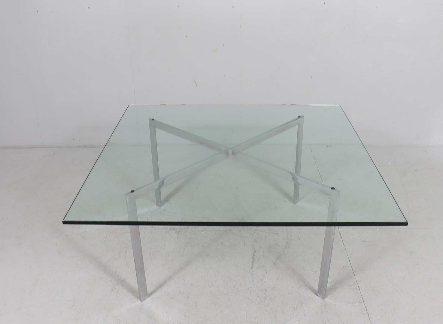 Barcelona Couchtisch/Coffee Table von Ludwig Mies van der Rohe für Knoll International, 1990er Jahre.