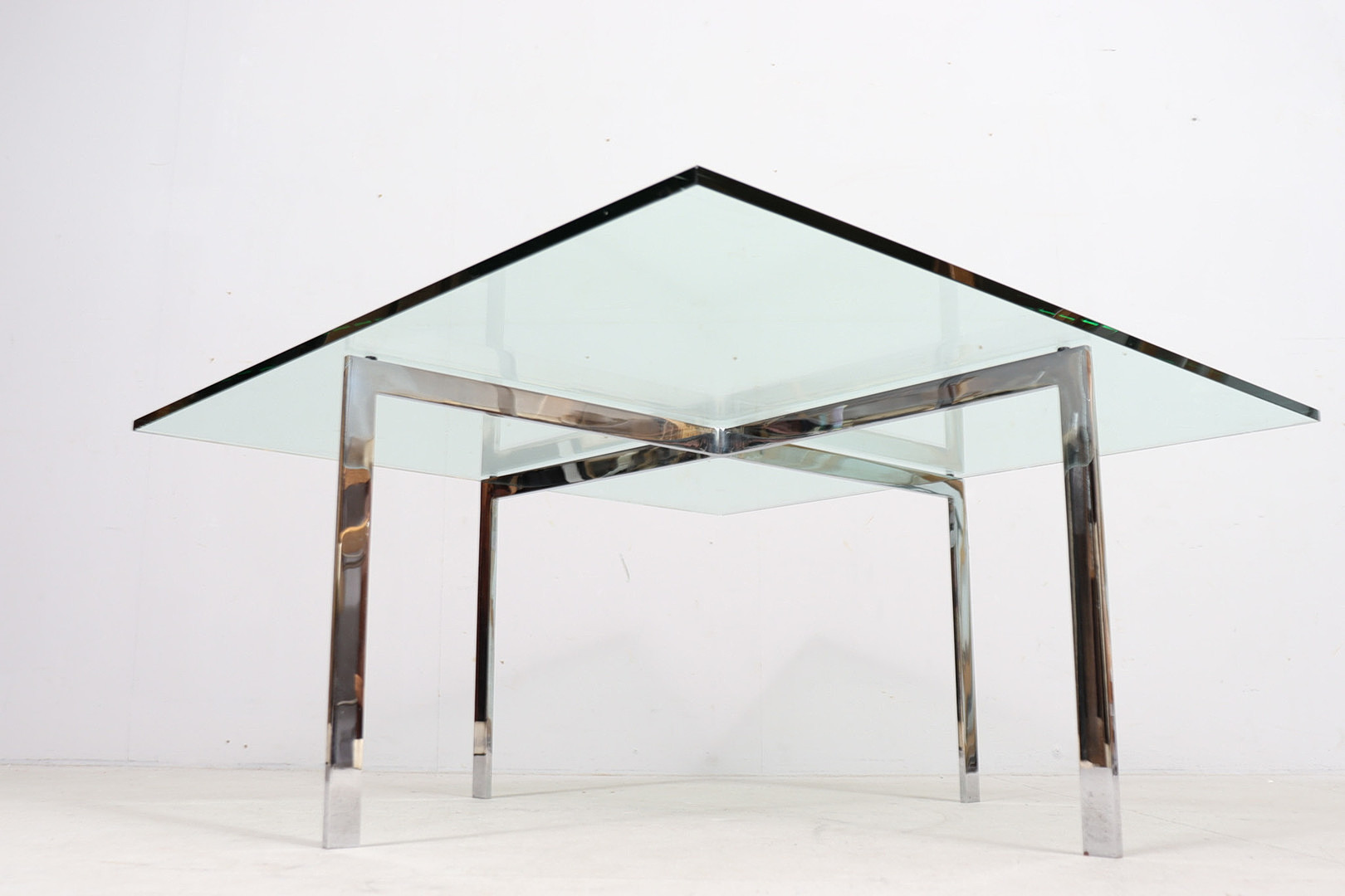 Barcelona Couchtisch/Coffee Table von Ludwig Mies van der Rohe für Knoll International, 1990er Jahre.