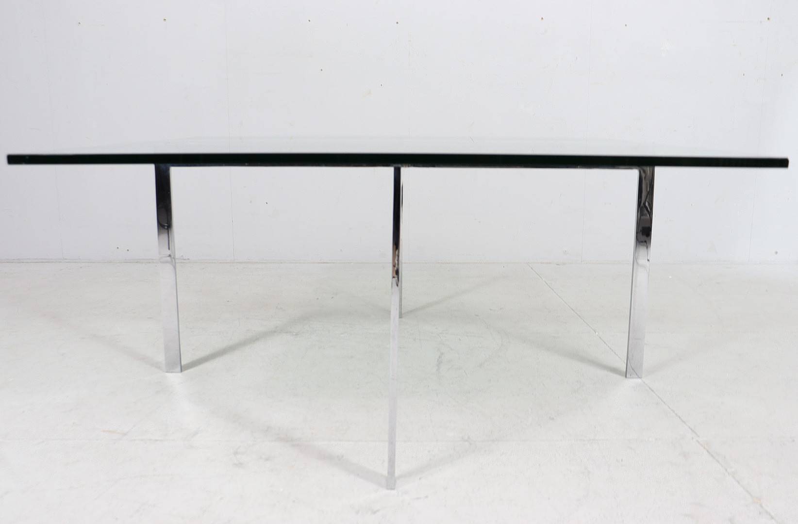 Barcelona Couchtisch/Coffee Table von Ludwig Mies van der Rohe für Knoll International, 1990er Jahre.