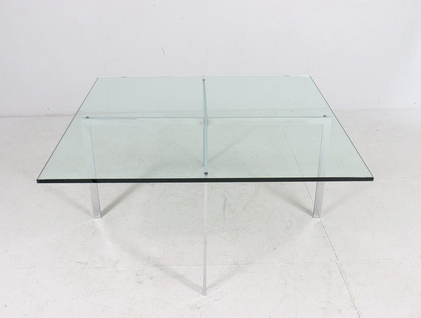 Barcelona Couchtisch/Coffee Table von Ludwig Mies van der Rohe für Knoll International, 1990er Jahre.