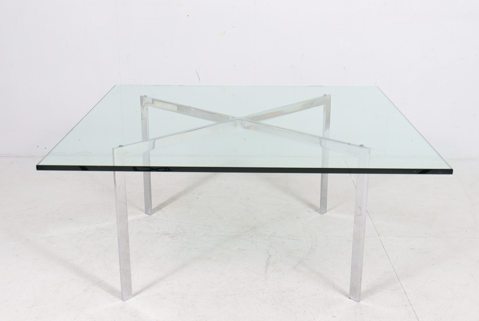 Barcelona Couchtisch/Coffee Table von Ludwig Mies van der Rohe für Knoll International, 1990er Jahre.