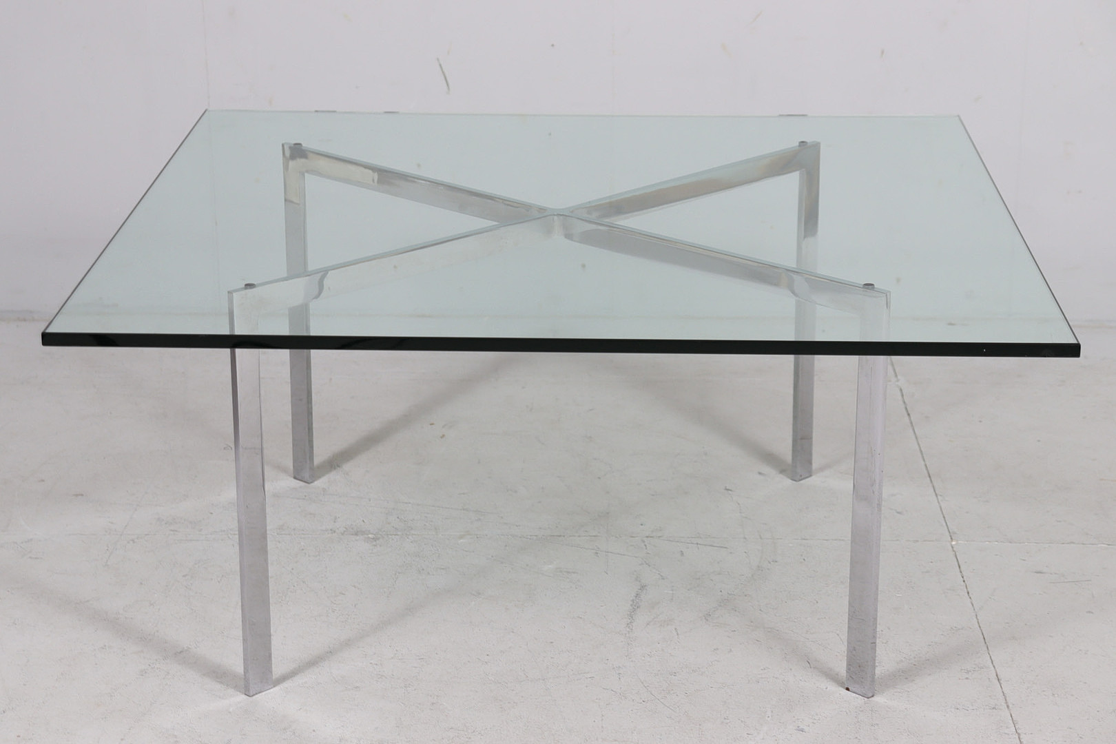 Barcelona Couchtisch/Coffee Table von Ludwig Mies van der Rohe für Knoll International, 1990er Jahre.