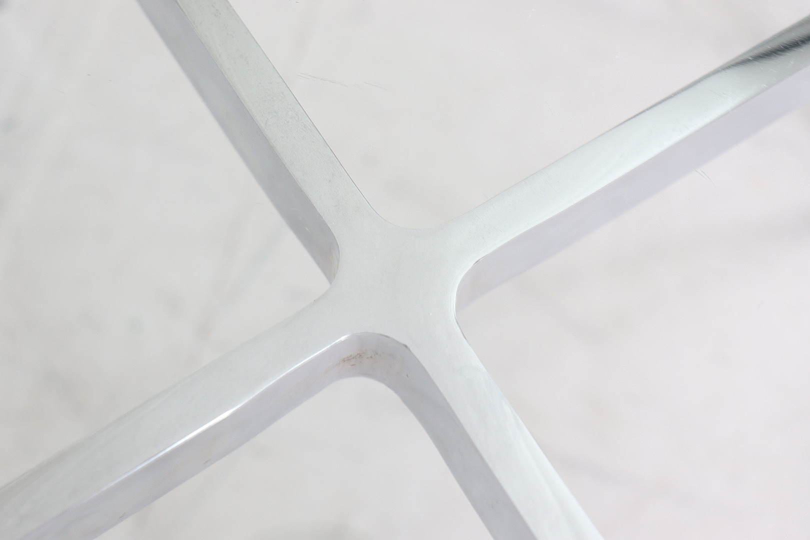 Barcelona Couchtisch/Coffee Table von Ludwig Mies van der Rohe für Knoll International, 1990er Jahre.