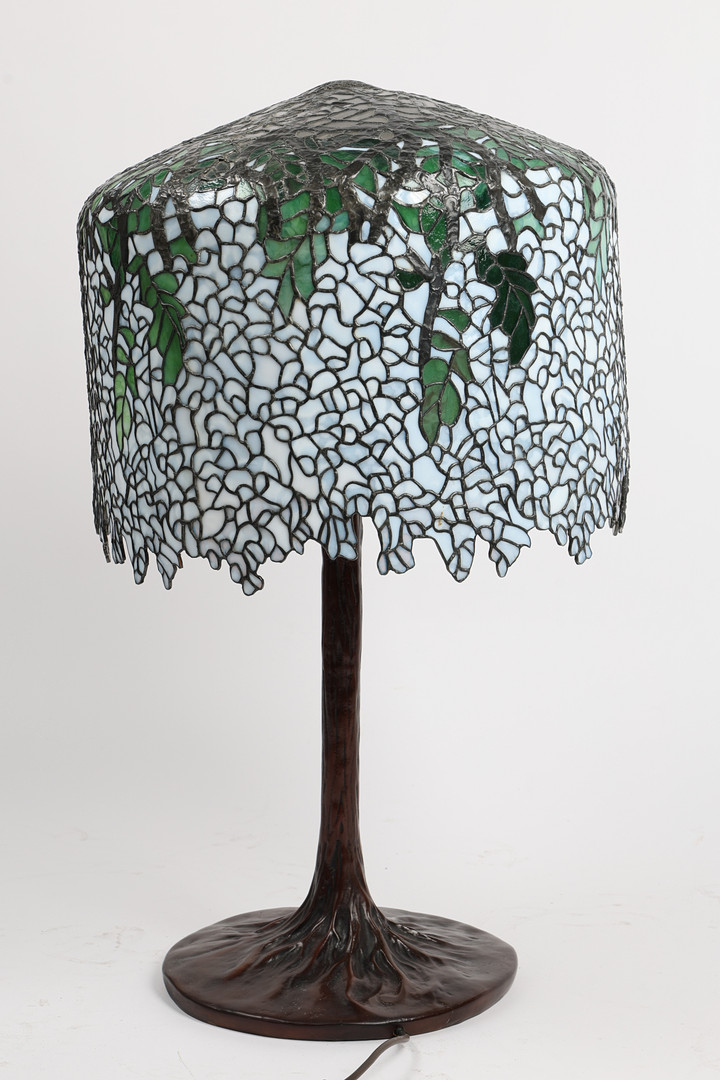BORDSLAMPA, s k Wisteria, Tiffany stil, 1900-talets andra hälft.