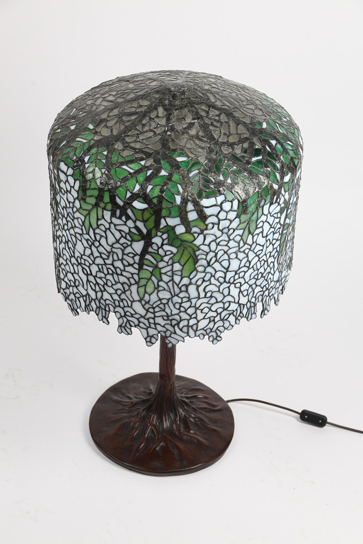 BORDSLAMPA, s k Wisteria, Tiffany stil, 1900-talets andra hälft.