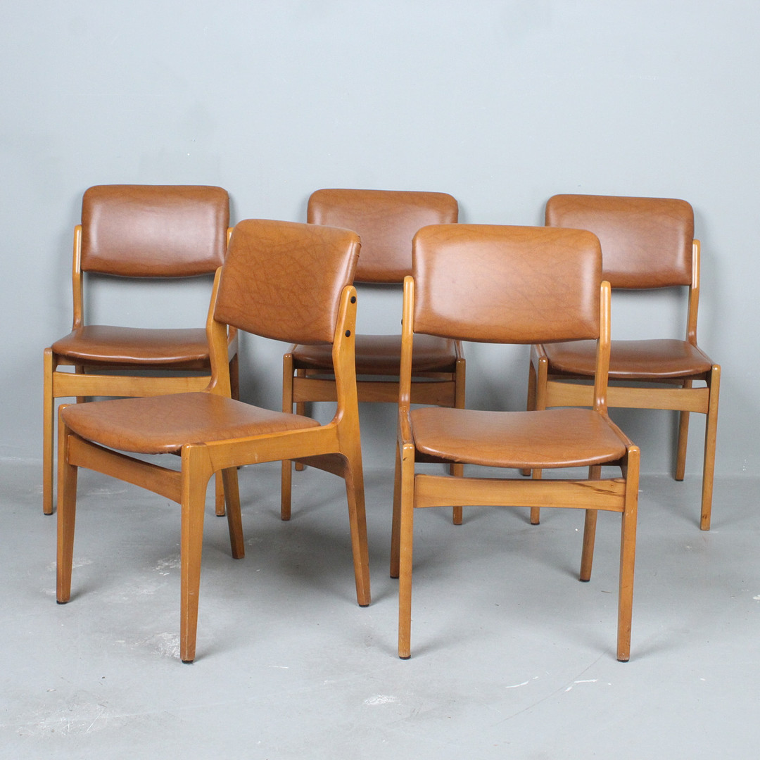 ERIK BUCH. Im Stil von. Set Stühle der 1970er.