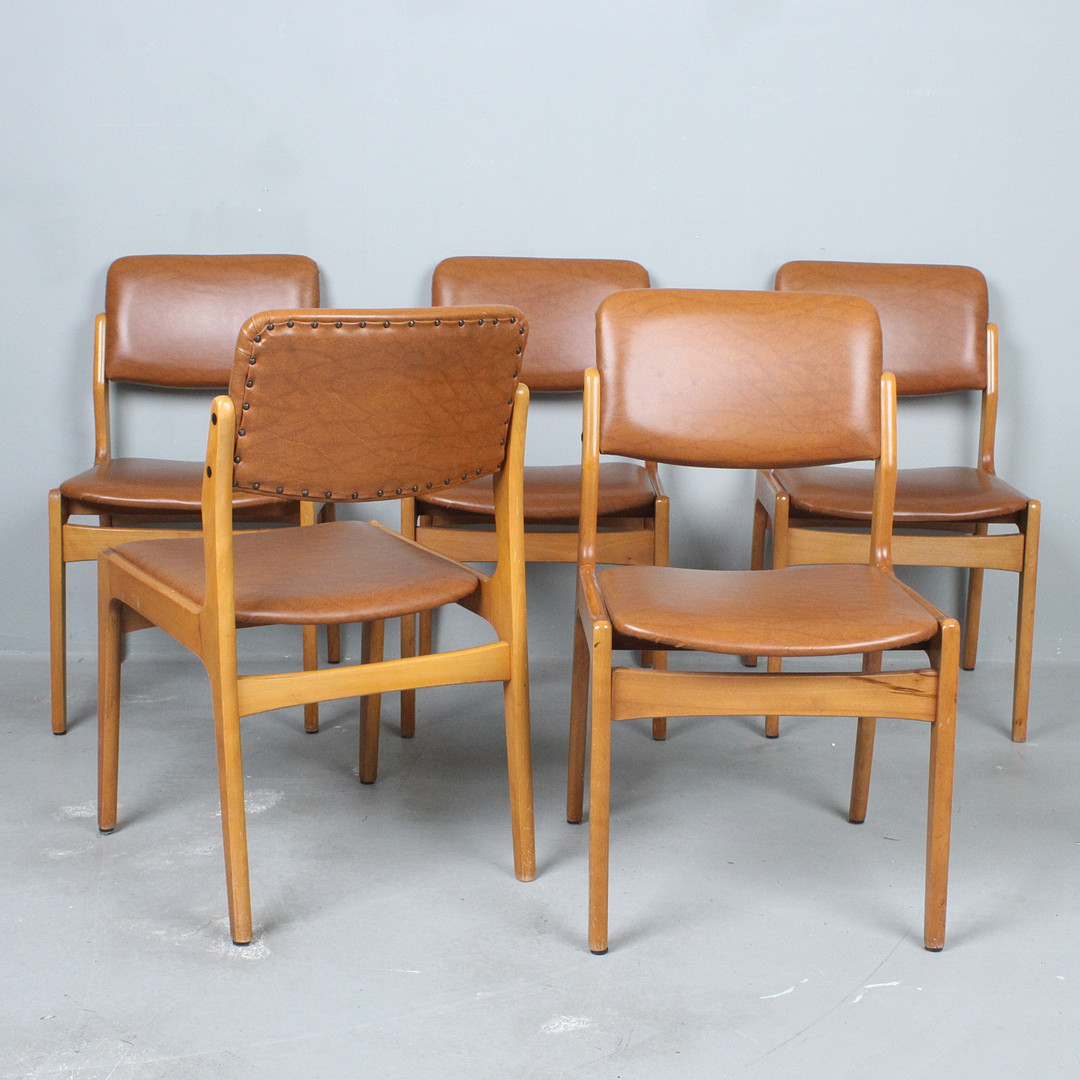 ERIK BUCH. Im Stil von. Set Stühle der 1970er.