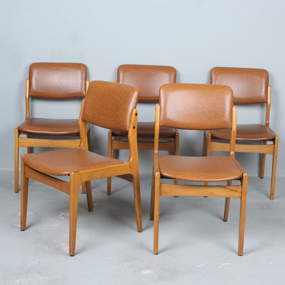 ERIK BUCH. Im Stil von. Set Stühle der 1970er.