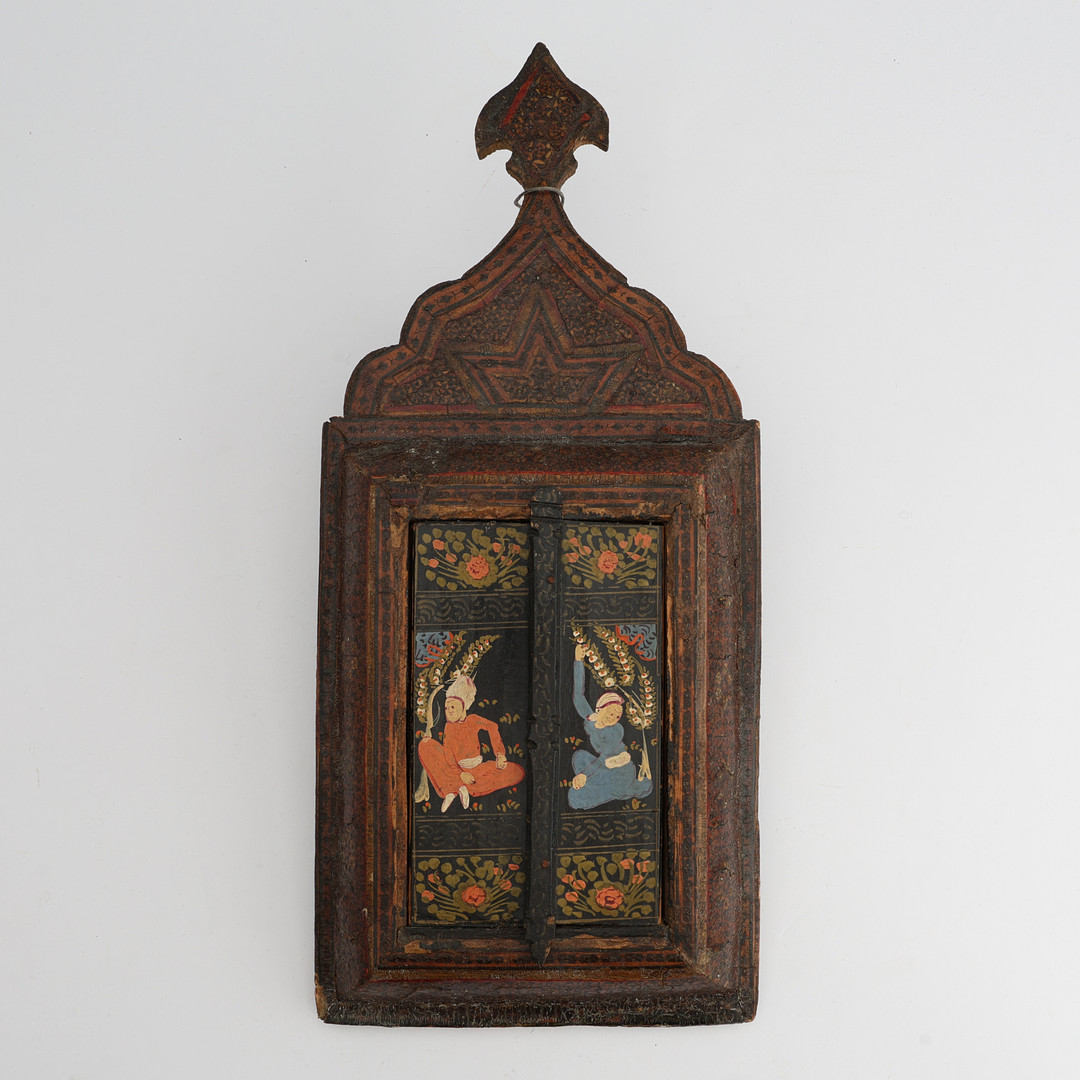 SPEGELSKÅP, Persien, omkring 1900, bemålat trä.