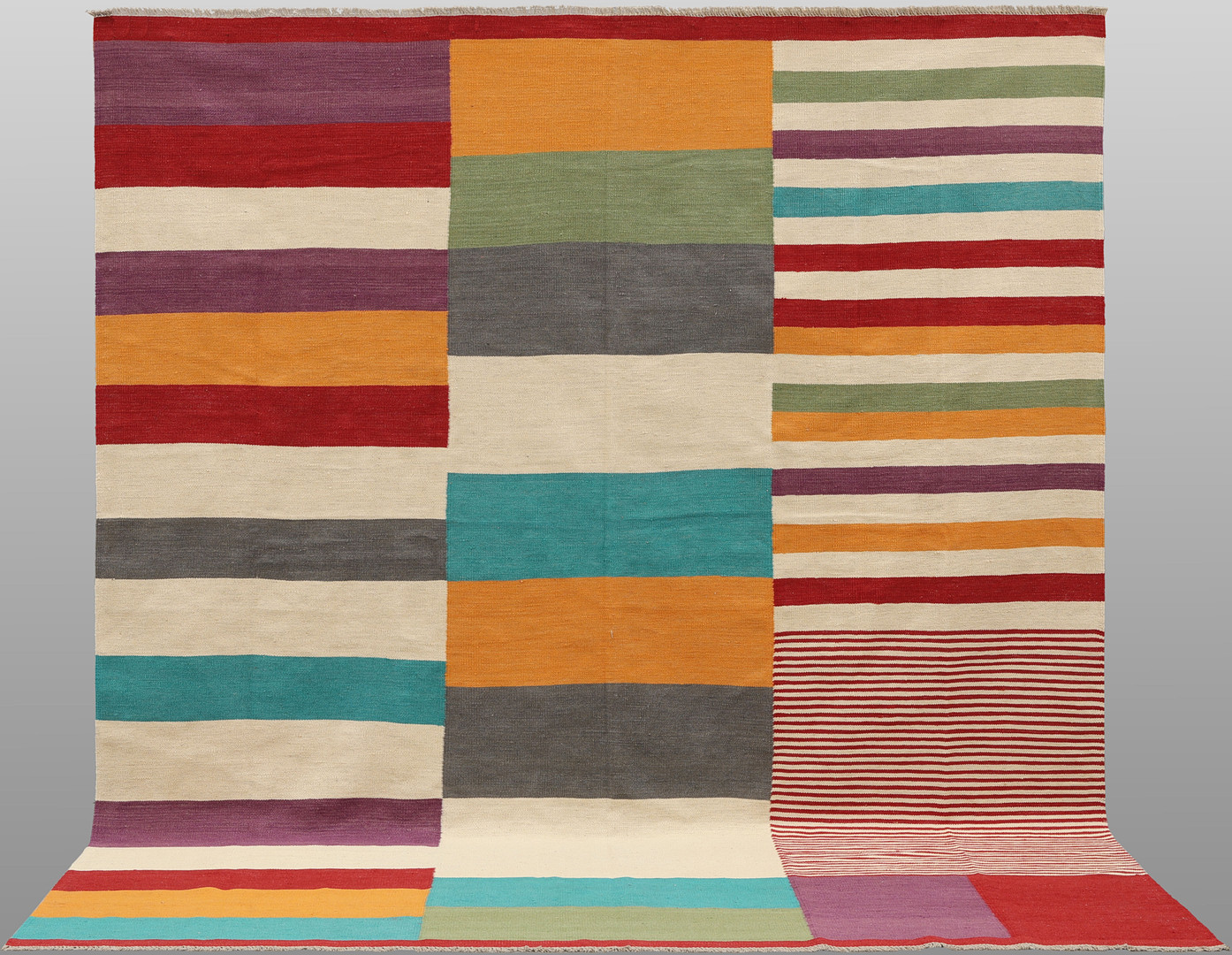 ORIENTMATTA. Kelim modern design, 304 x 253 cm.