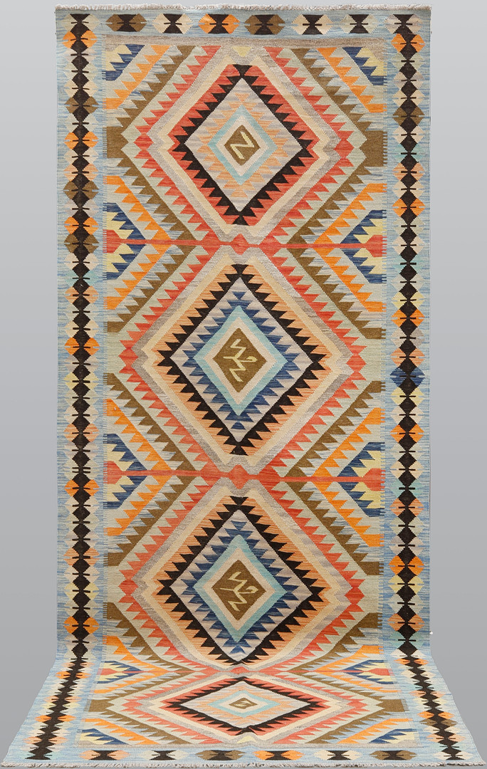 ORIENTMATTA. Kelim klassisk design, 386 x 151 cm.