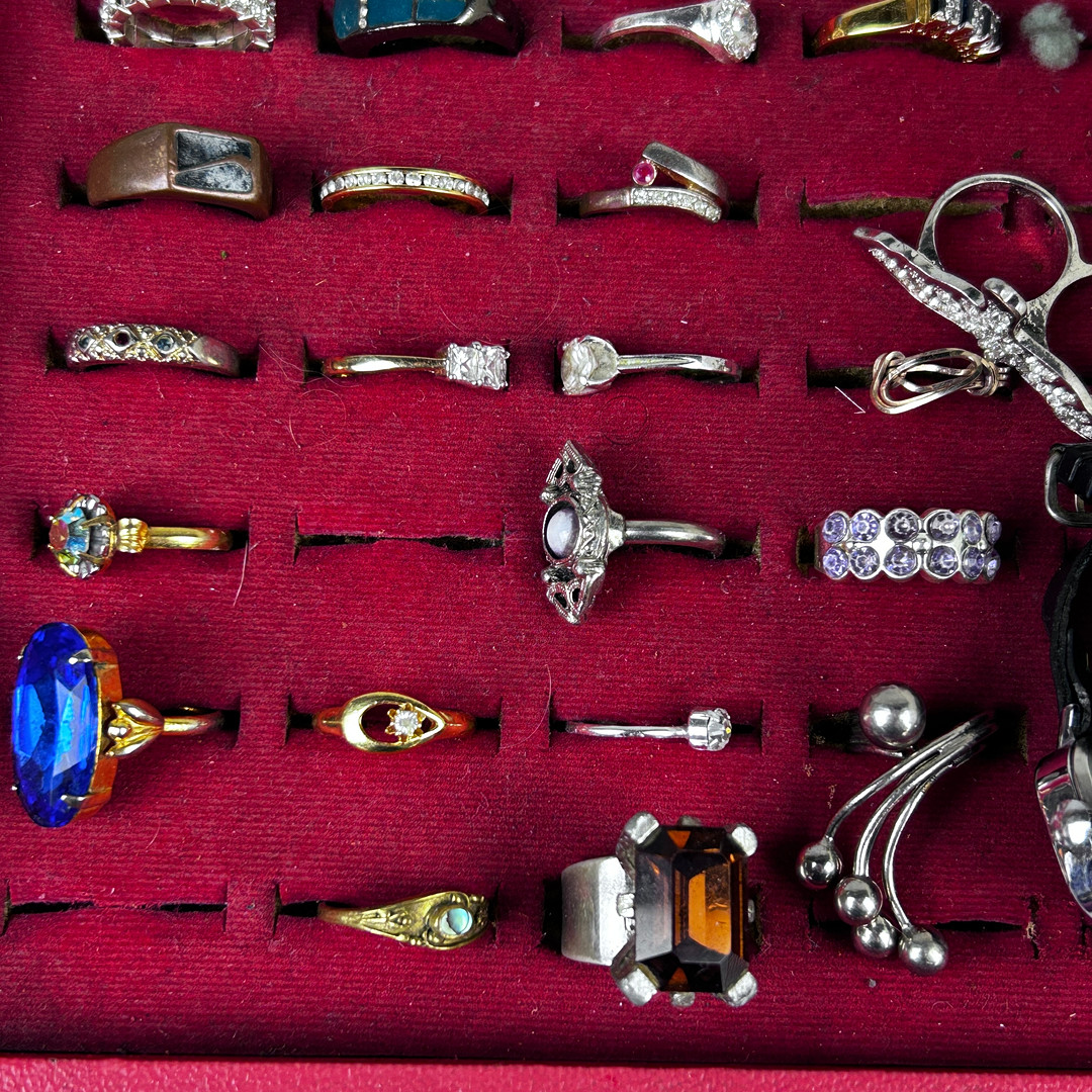 Images for 4592129. COSTUME RINGS ETC. - Auctionet