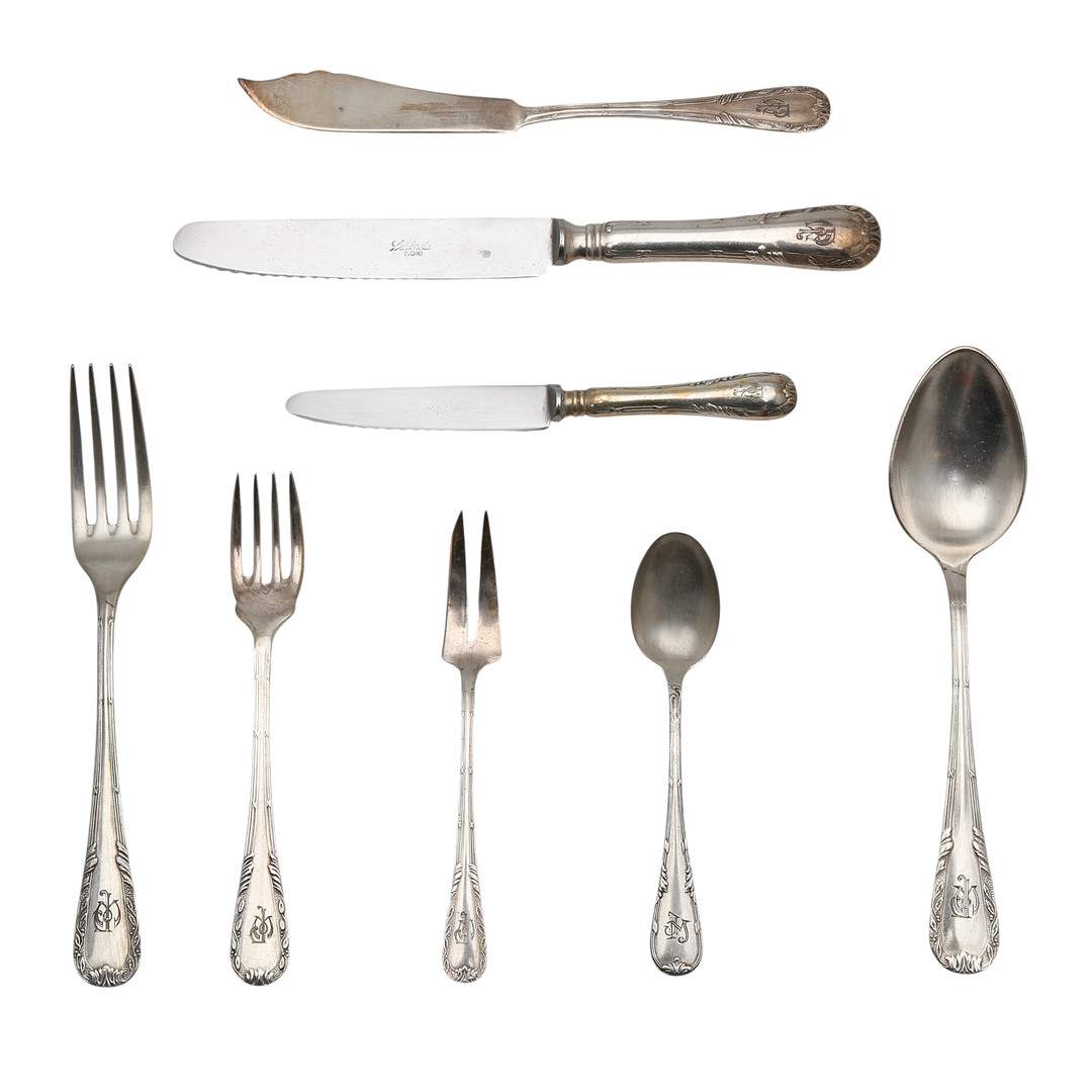 Twelve-piece cutlery set in silvery metal, second third of the 20th Century.