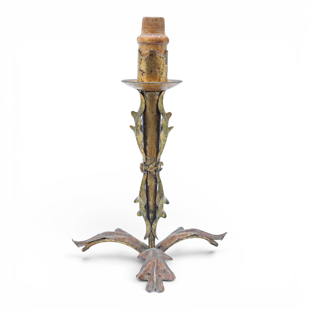 Table lamp in wrought and gilt iron.