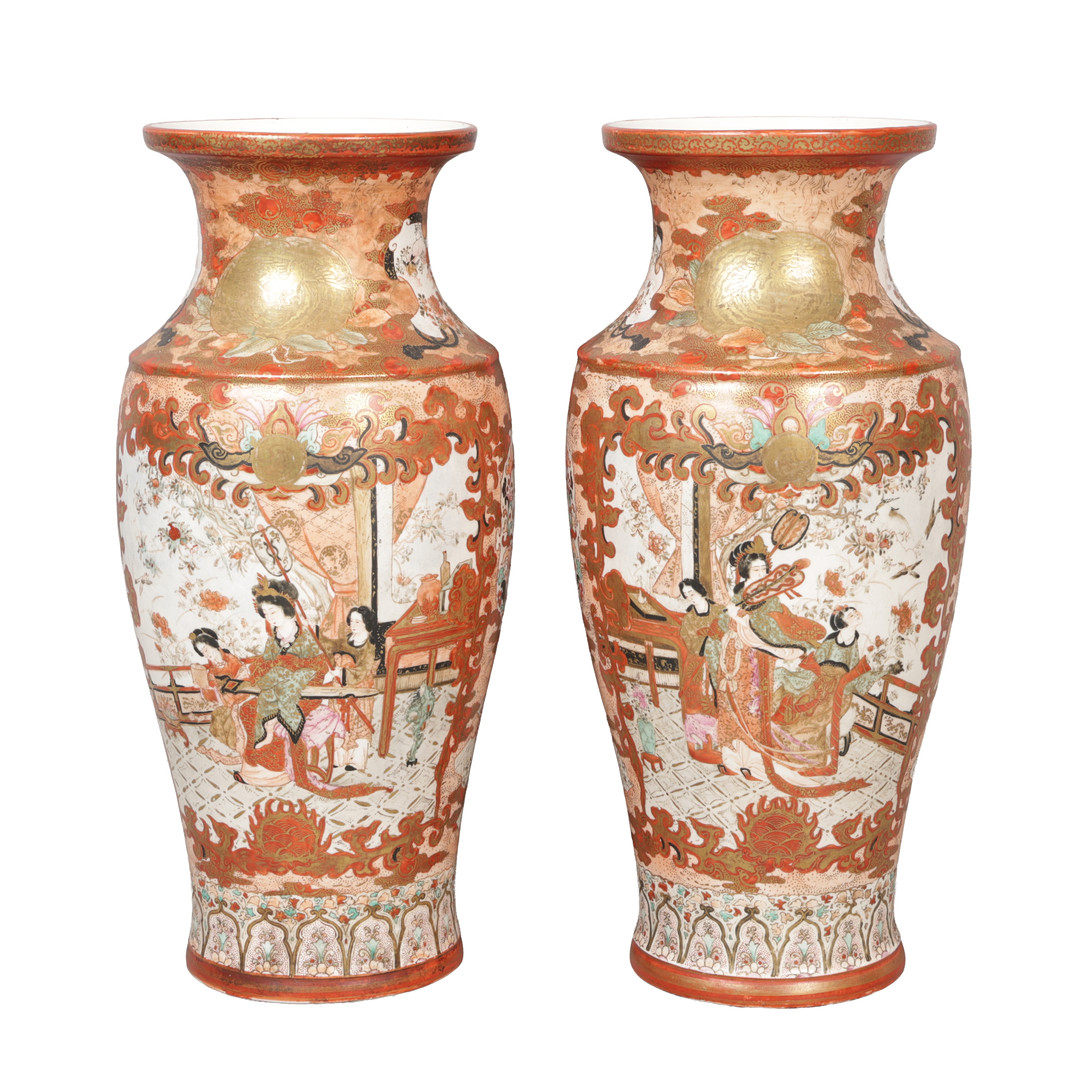 A PAIR OF JAPANESE MEIJI PERIOD (1886-1912) KUTANI VASES (2).