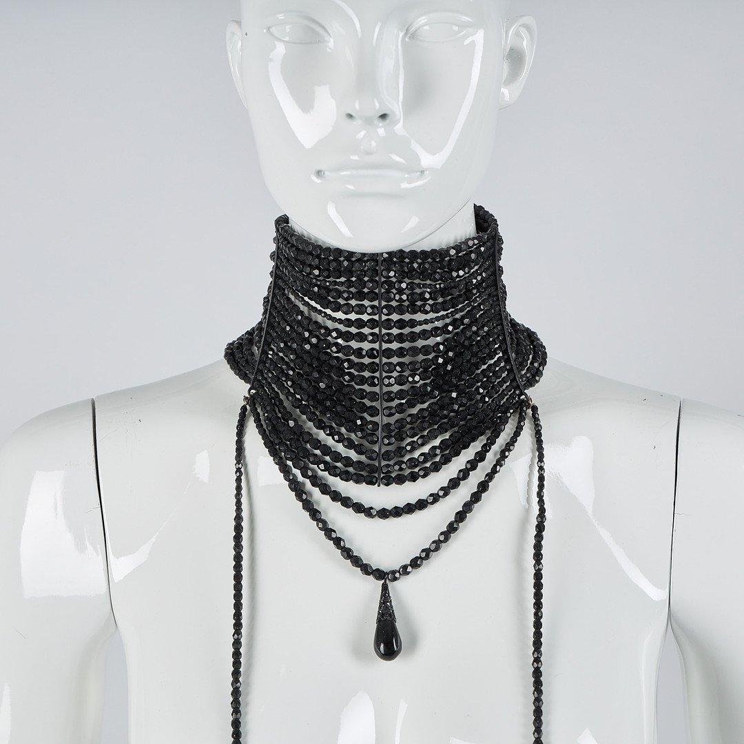 CHRISTIAN DIOR, design John Galliano, collier, svart strass