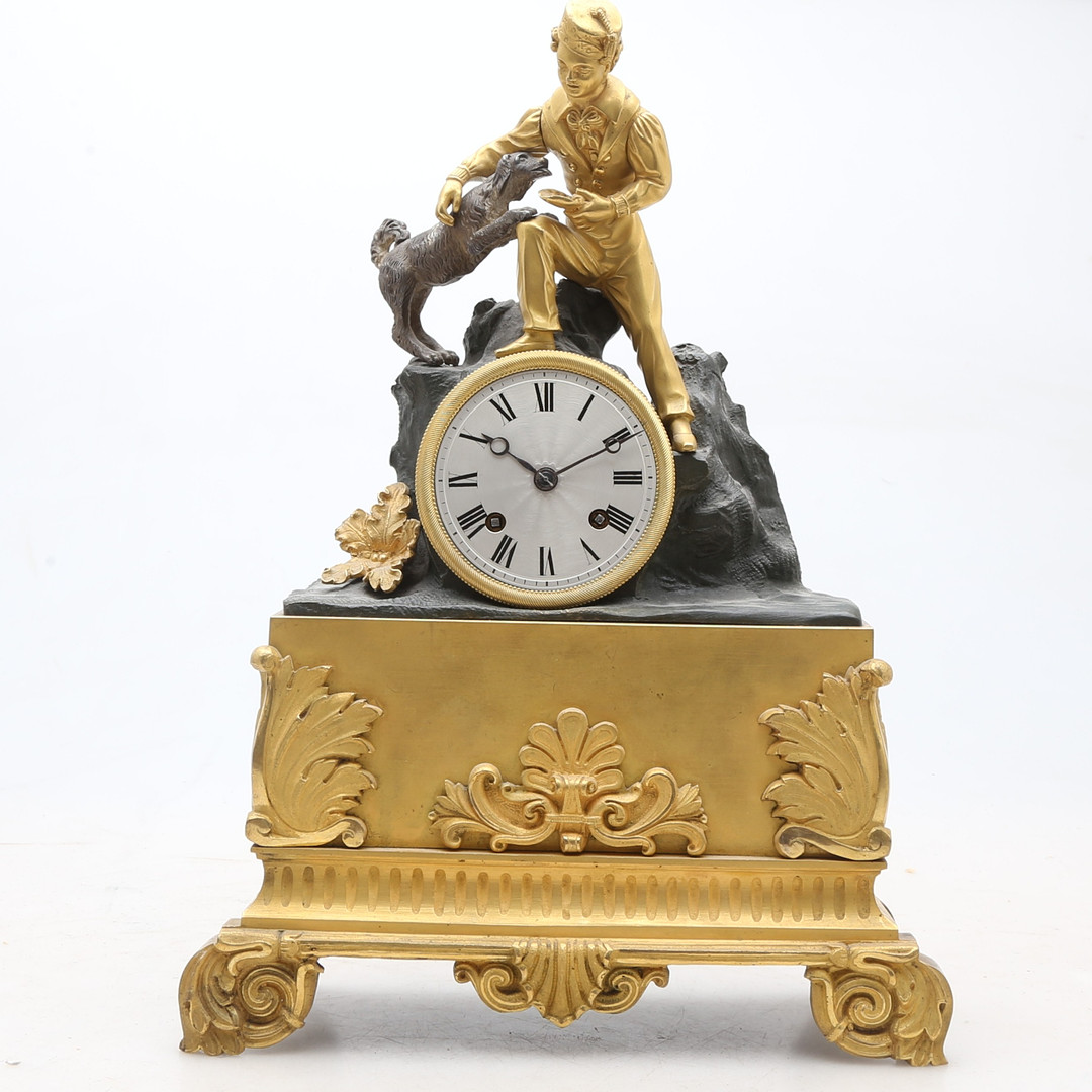 Louis Philippe table clock in gilt and patinated bronze, 19th Century.