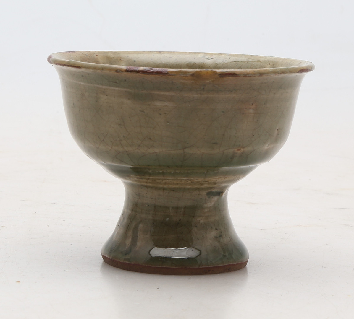 Chinese libation cup, probably Ming, in Longquan celadon porcelain, 17th century.