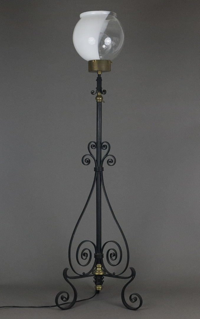 STEHLAMPE - Ende 19. Jh. / um 1900, Schmiedeeisen, geschwärzt.