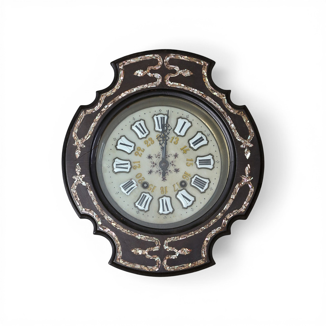 Elizabethan wall clock in ebonised wood and mother-of-pearl, 19th Century.