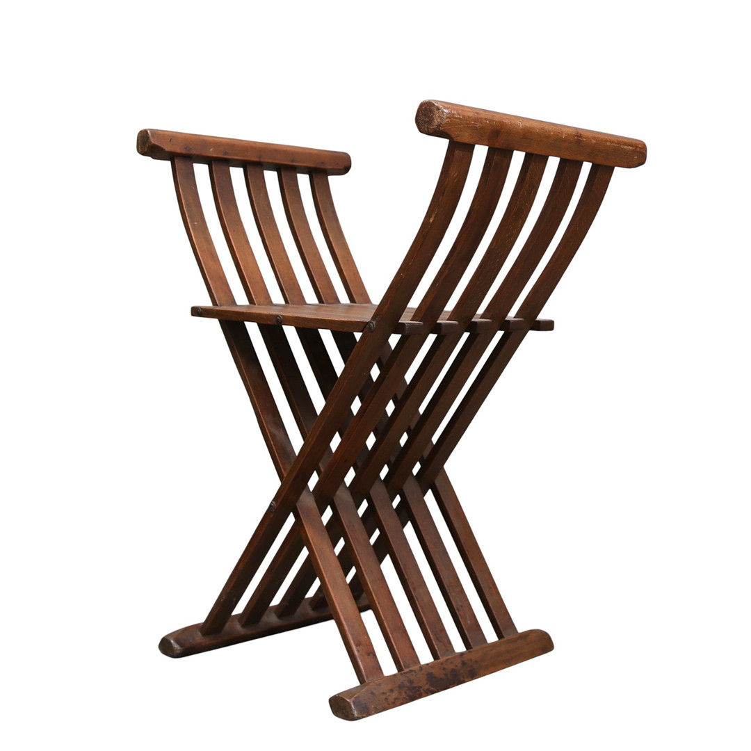 “Ribbed” chair in pine wood, circa 1900.