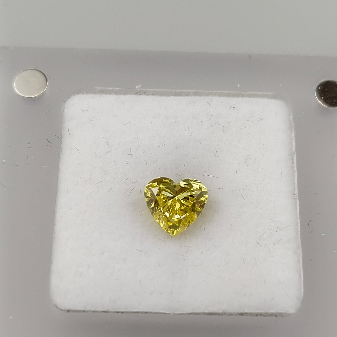 Gelber Herz-Diamant von 1,02 ct.