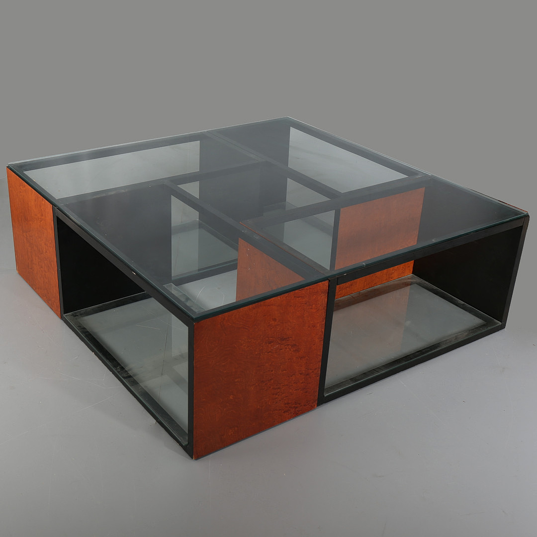 OSCAR TUSQUETS Y ANNA BOHIGAS. “Bourgeois” table.