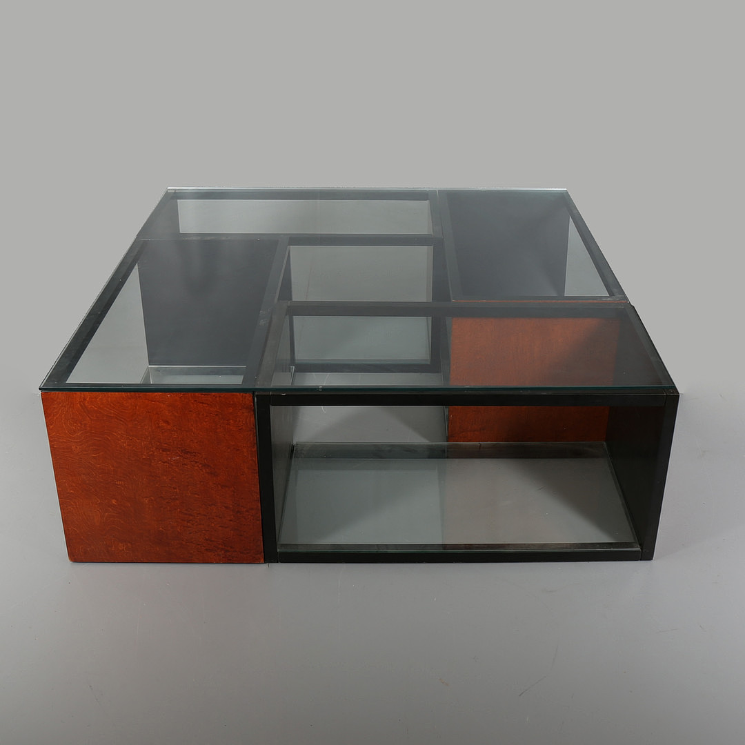 OSCAR TUSQUETS Y ANNA BOHIGAS. “Bourgeois” table.