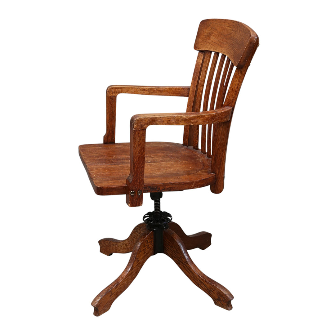 Swivel desk's chair in oak, early 20th Century.