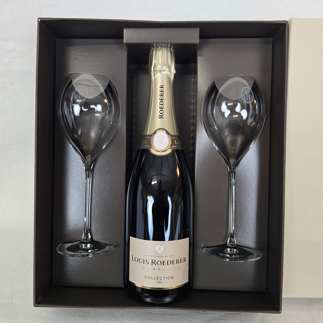 Champagne Louis Roederer, France, 2 Champagnergläser.