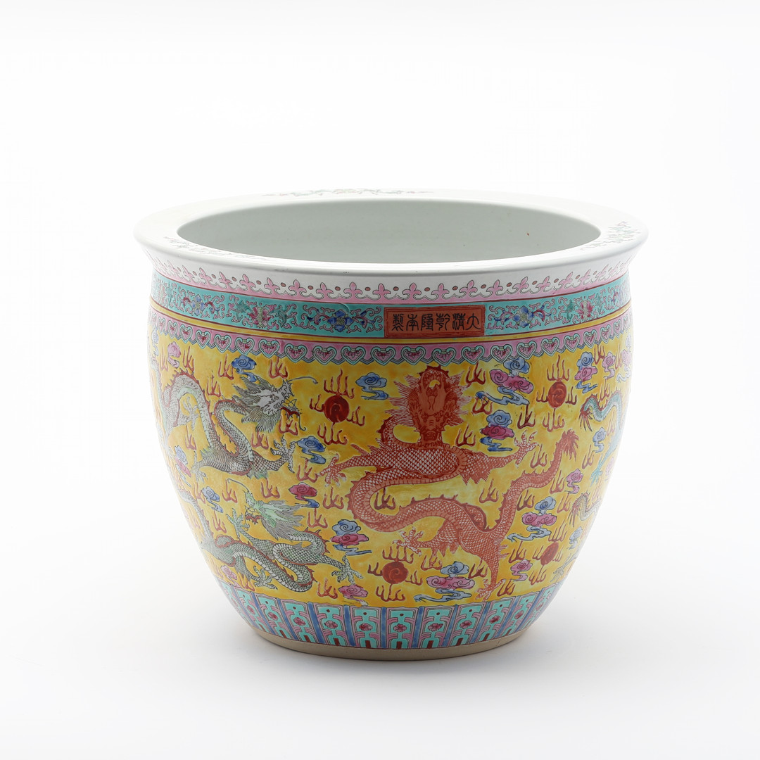 URNA/FISKBASSÄNG, Kina, 1900-tal. Porslin.