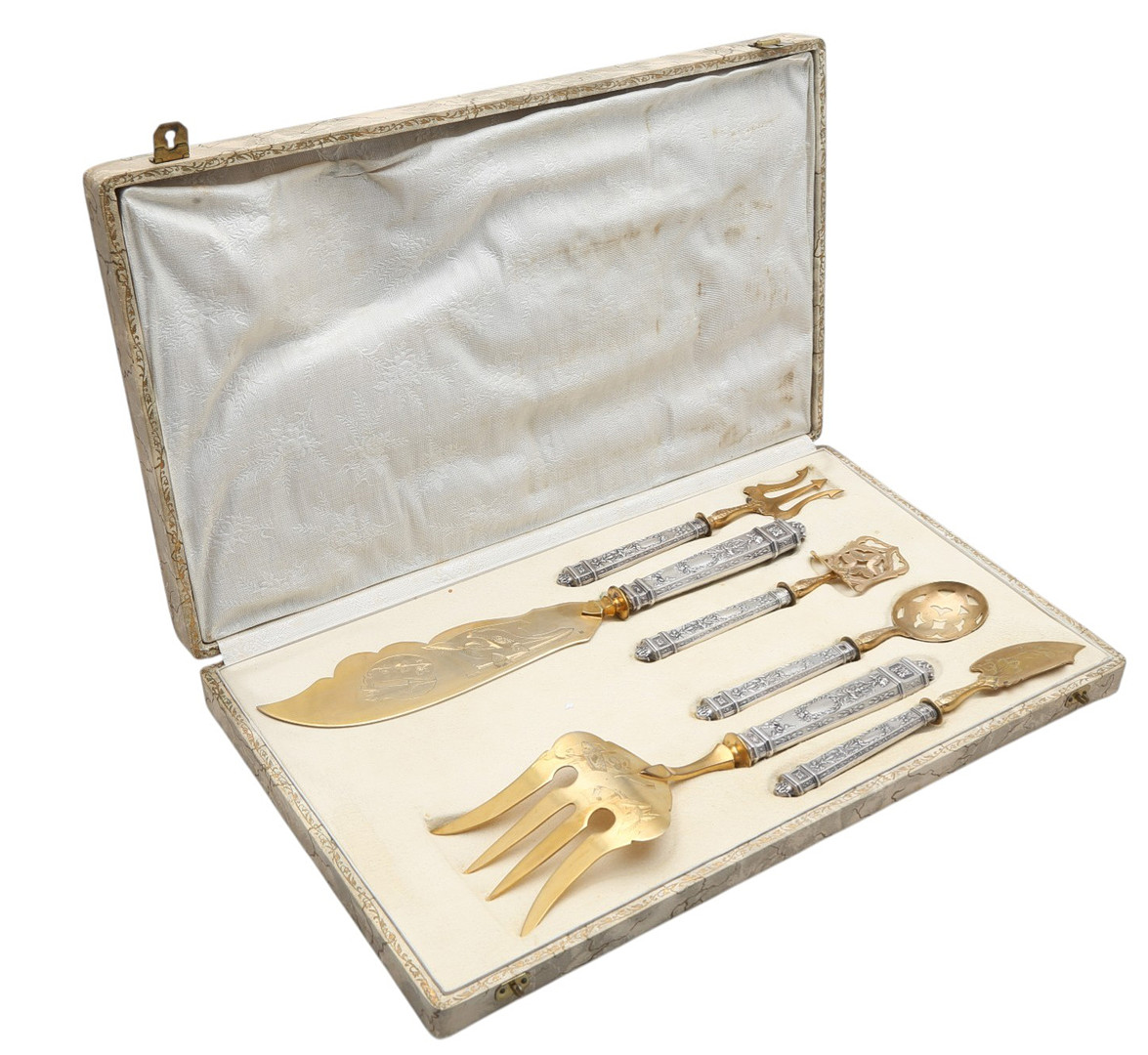 French service set in silvery and gilt metal, early decades of the 20th Century.