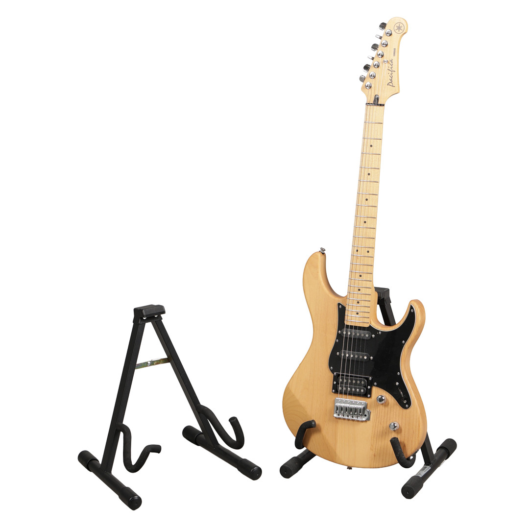 YAMAHA PACIFICA ELECTRIC GUITAR AND TWO STANDS (3).
