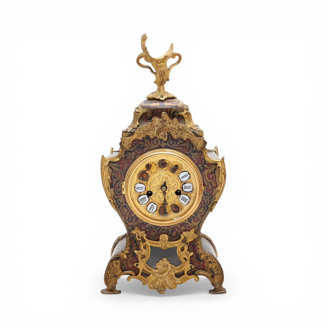 Louis XV-style table clock in ebonised wood with Boulle-like marquetry in tortoiseshell imitation and brass, 20th Century.