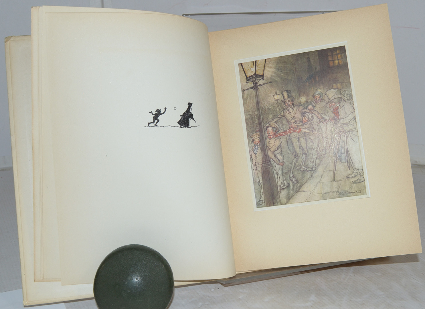 DICKENS, CHARLES. En julsång på prosa. Med illustrationer av Arthur Rackham. 1918.