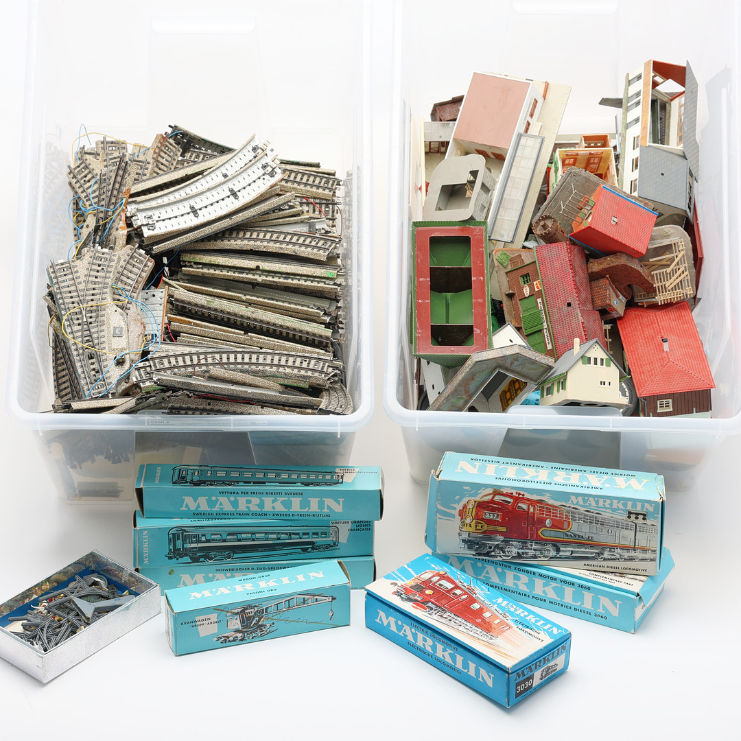 MÄRKLIN, räls, växlar, hus och tillbehör.