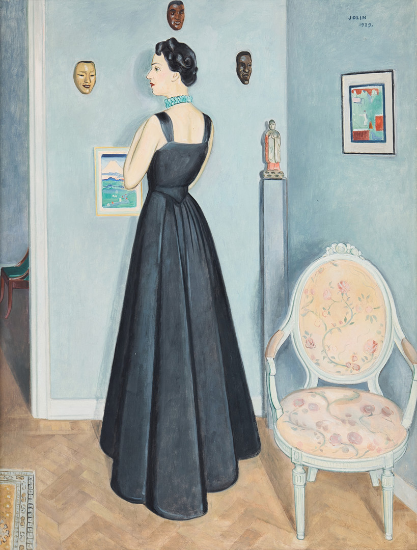Clo in a black dress.