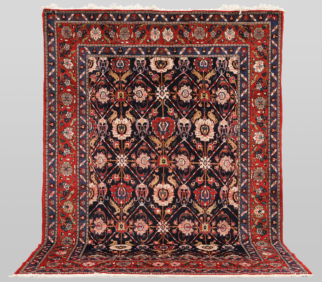 ORIENTMATTA. Figural Varamin semiantik, 302 x 212 cm.