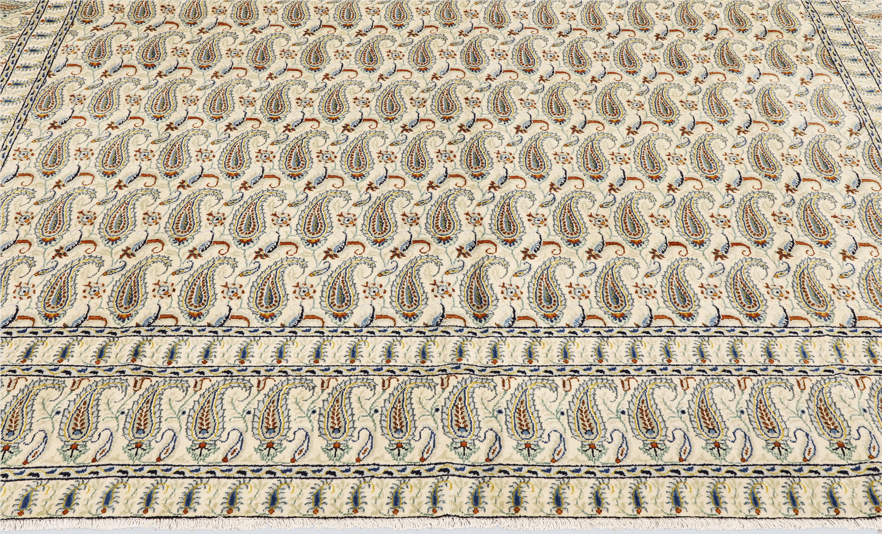 ORIENTMATTA. Ljus Keshan, Boteh Mir-mönstrad, 388 x 294 cm.