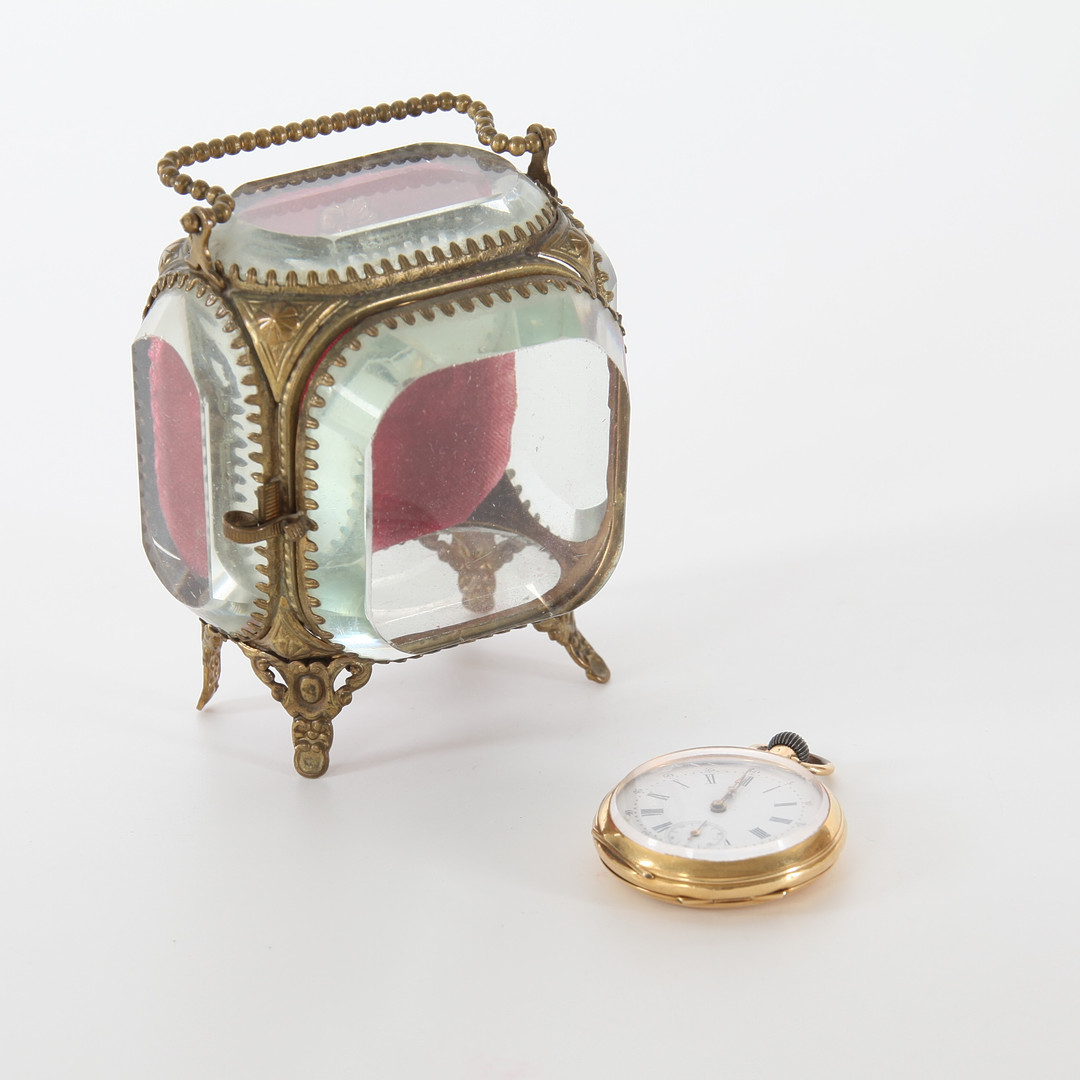 DAMFICKUR, Dubbelboett i 18K guld, Schweiz, 1890-1905, med fickursmonter.