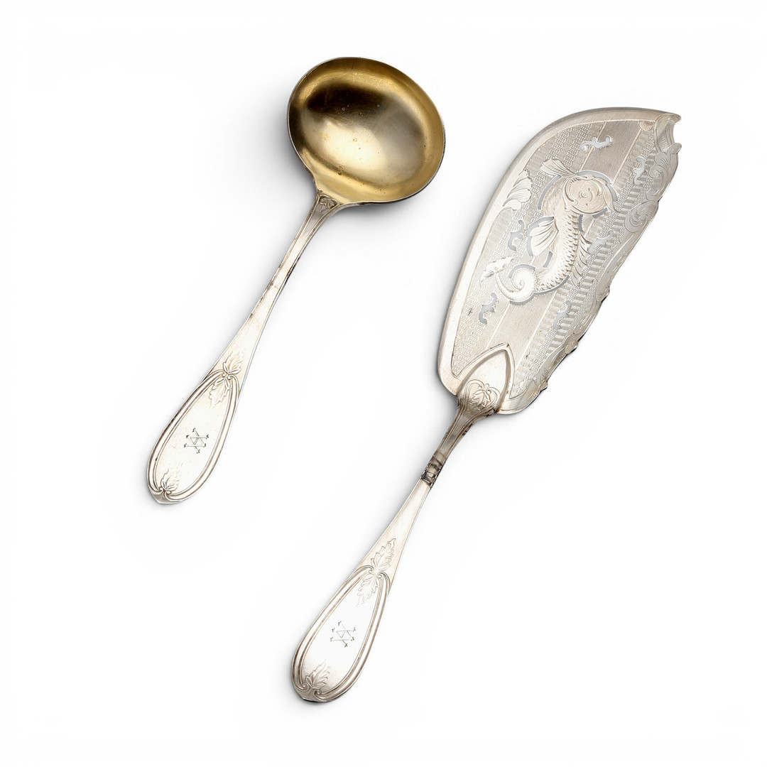 American spatula and sauce spoon in silvery metal by Haughwout, early 20th Century.