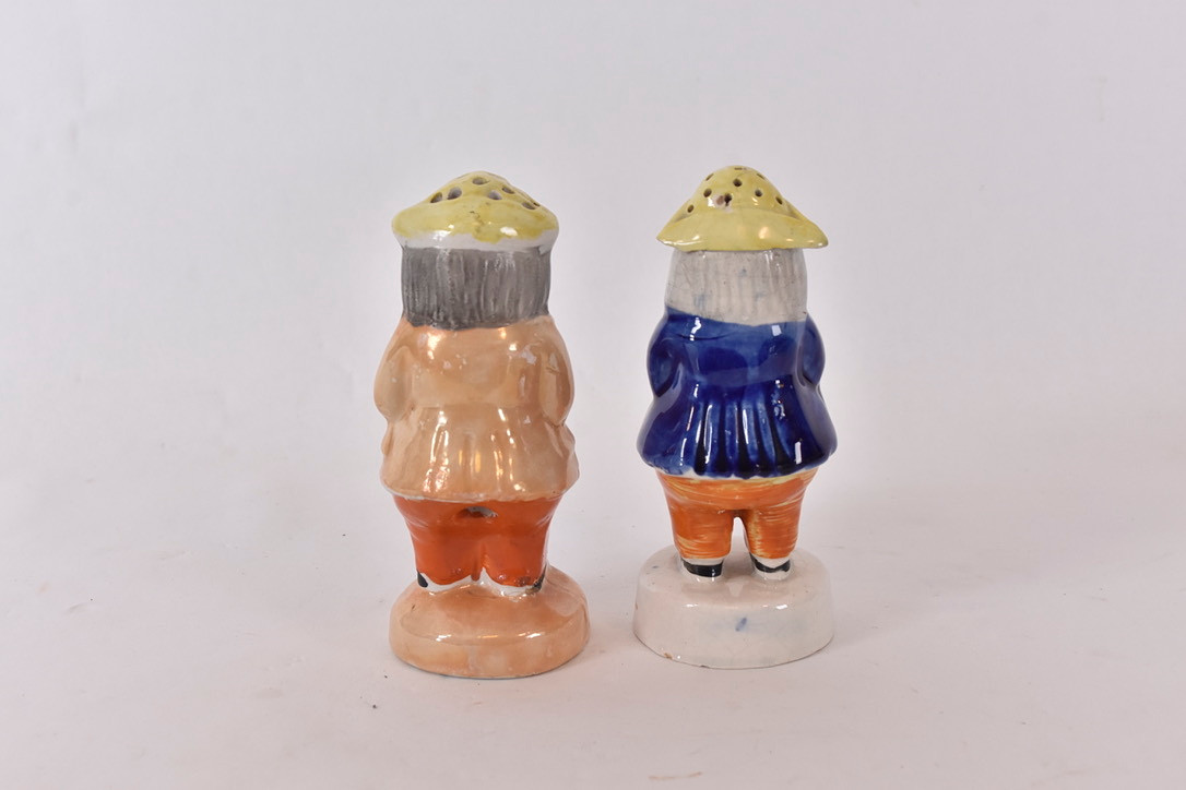 SALT/PEPPARSTRÖARE, 2 st, snarlika, flintgods.