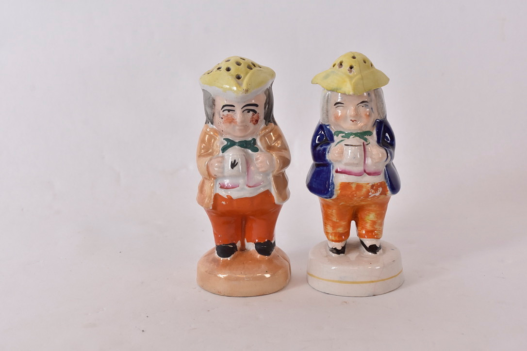 SALT/PEPPARSTRÖARE, 2 st, snarlika, flintgods.