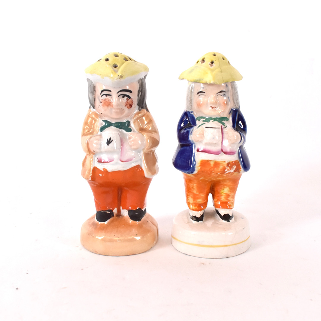 SALT/PEPPARSTRÖARE, 2 st, snarlika, flintgods.