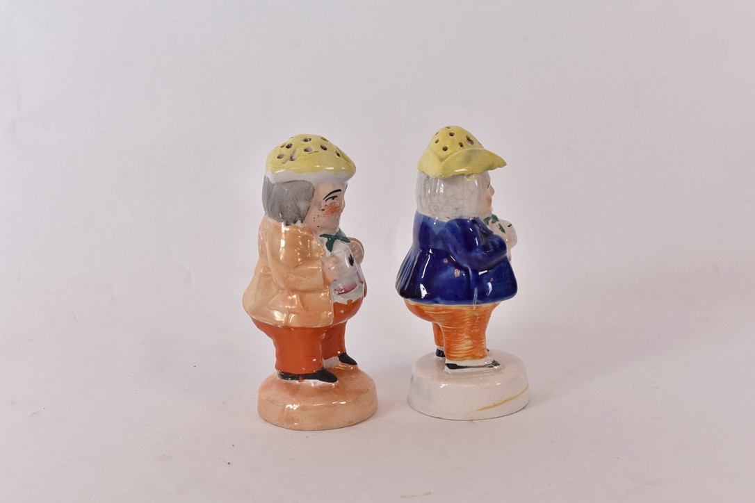 SALT/PEPPARSTRÖARE, 2 st, snarlika, flintgods.