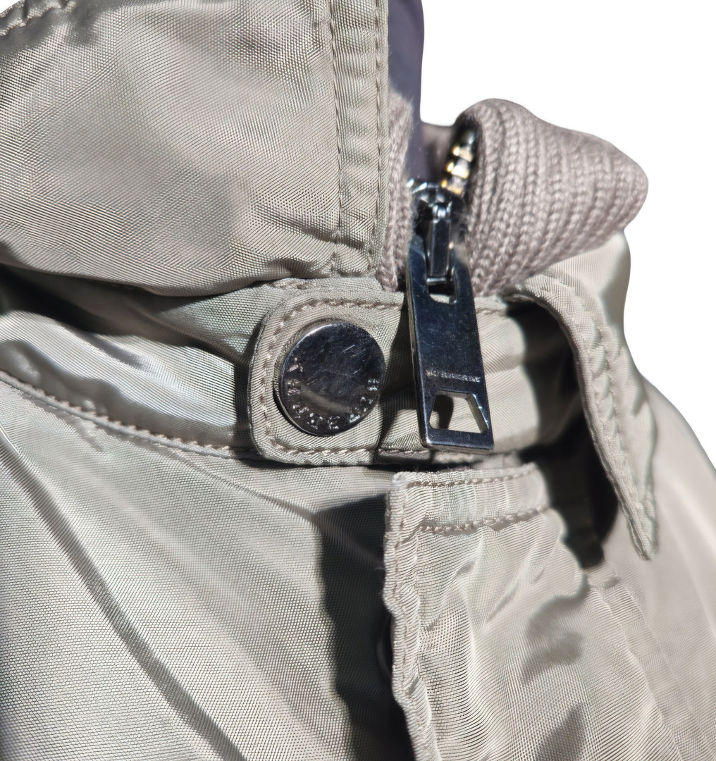 BURBERRY. Parka de hombre color kaki. Talla 8 de la casa.