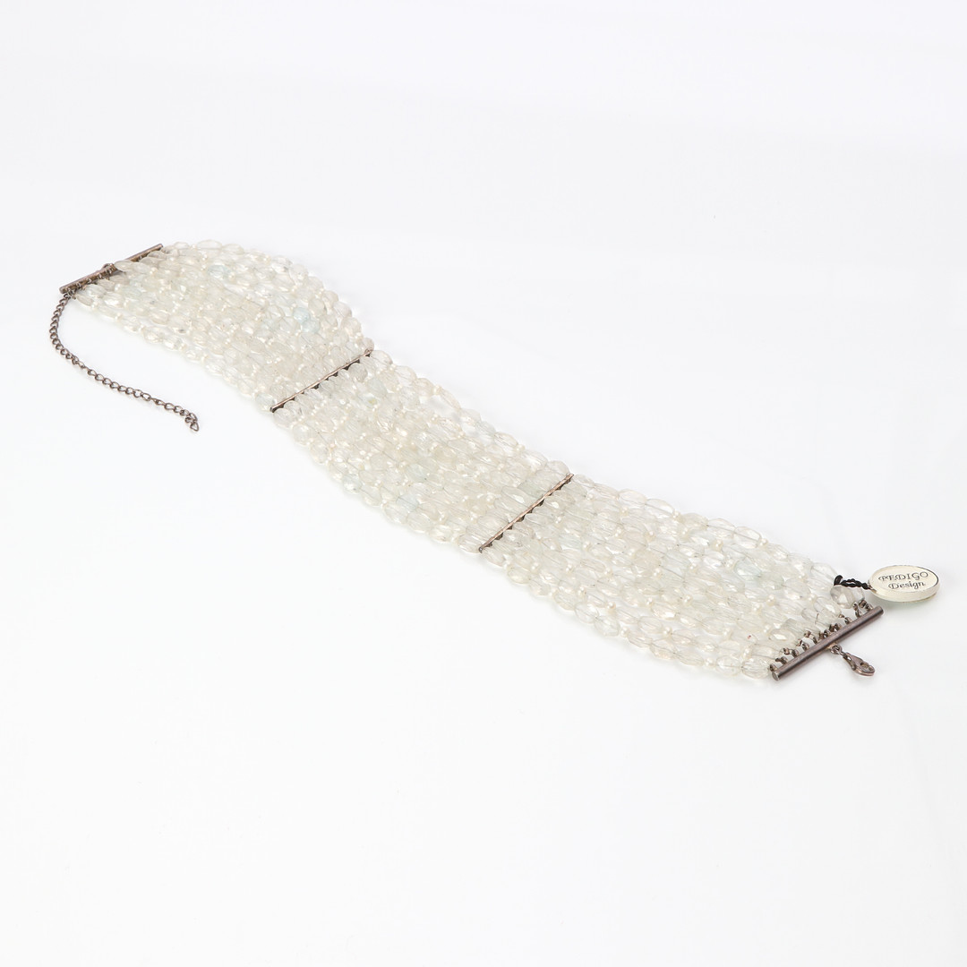 COLLIER S.K. CHOKER. Fasetterad topas och sötvattenpärlor.