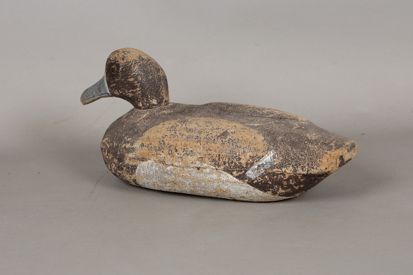 AN INTERESTING CORK DECOY DUCK, EARLY 20TH CENTURY.