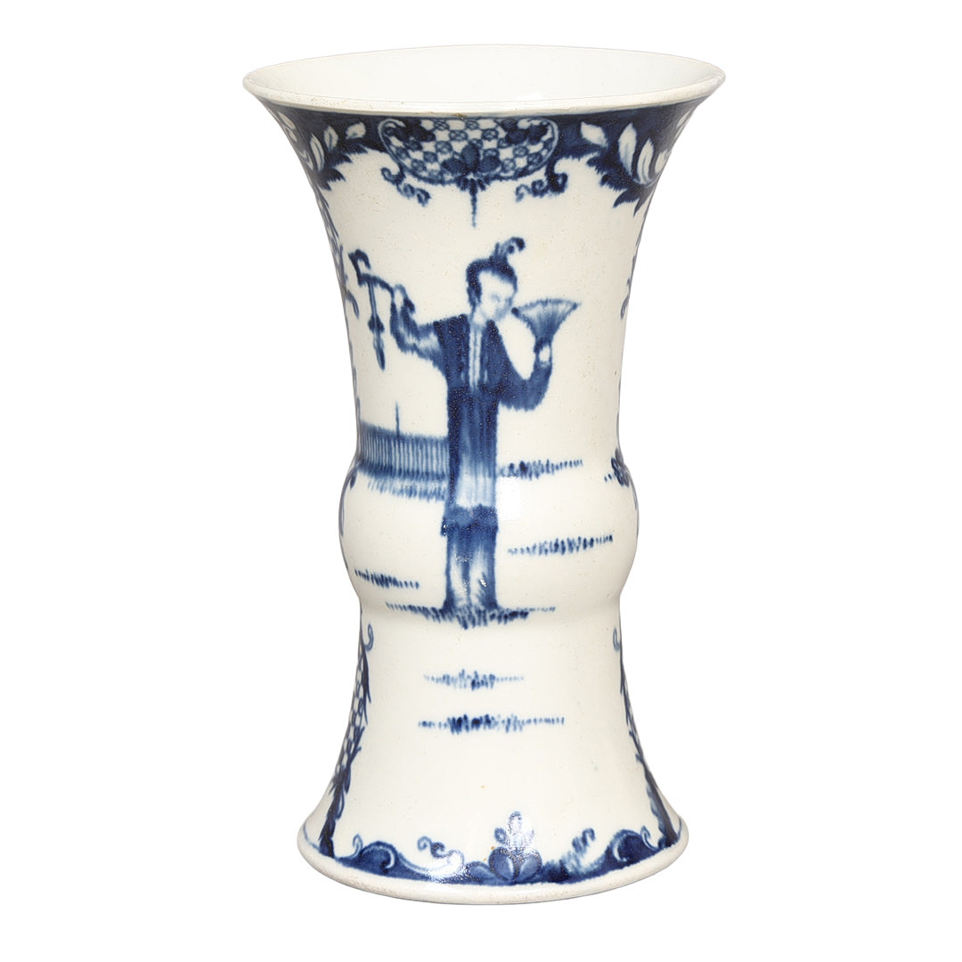 A LARGE FIRST PERIOD WORCESTER PORCELAIN VASE, TELEPHONE BOX PATTERN, CIRCA 1770.